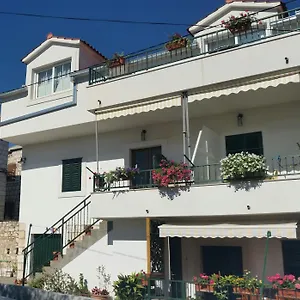 viktorija-apartments.hotels-in-trogir.com/