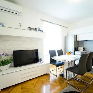 central-palace-apartment.hotelinzadar.com/
